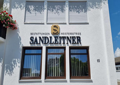 Fassadenbeschriftung - Firma Sandleitner